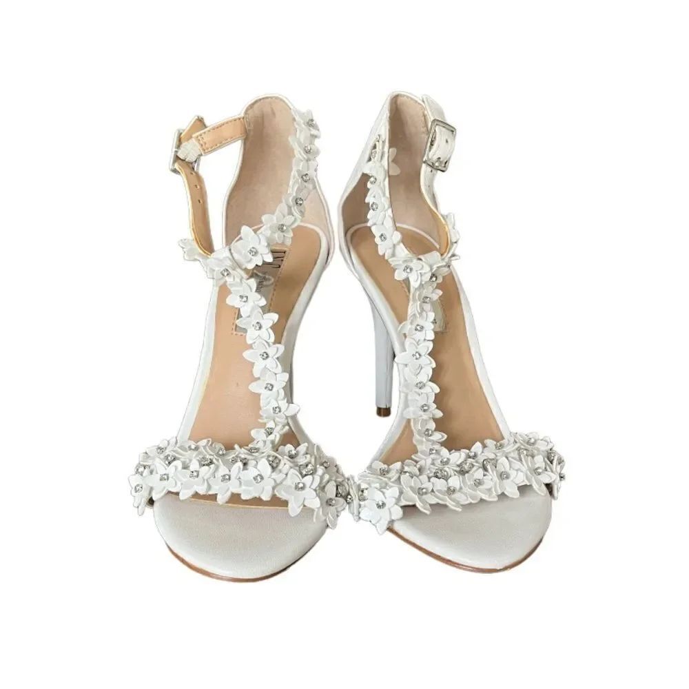 NWT! INC | Rosiee 3D Floral White Bridal Shoes (5M)